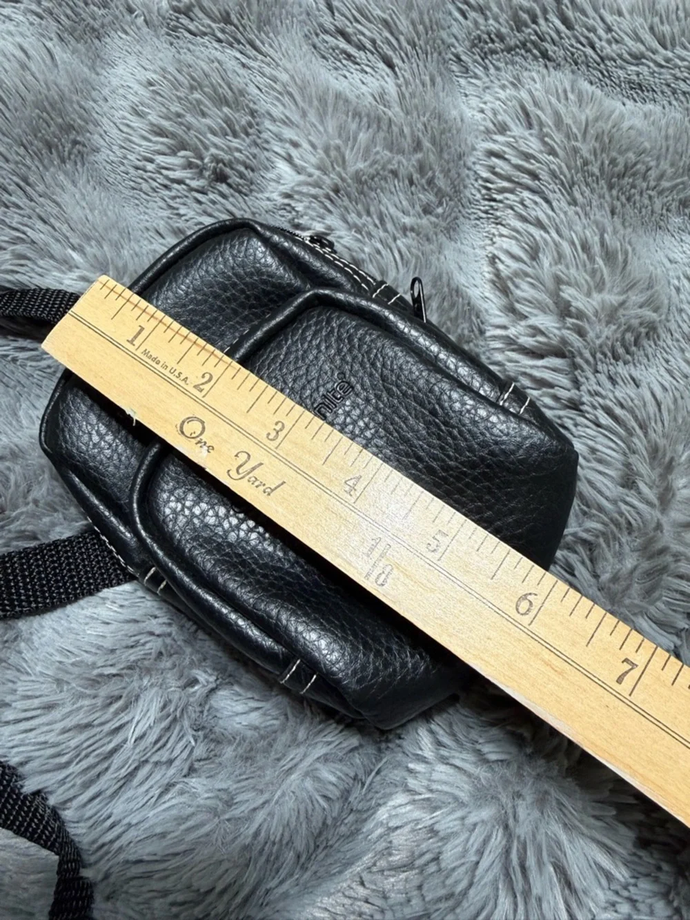 Samsonite Vintage 90’s Black Pebbled Crossbody soft Camera Pouch bag